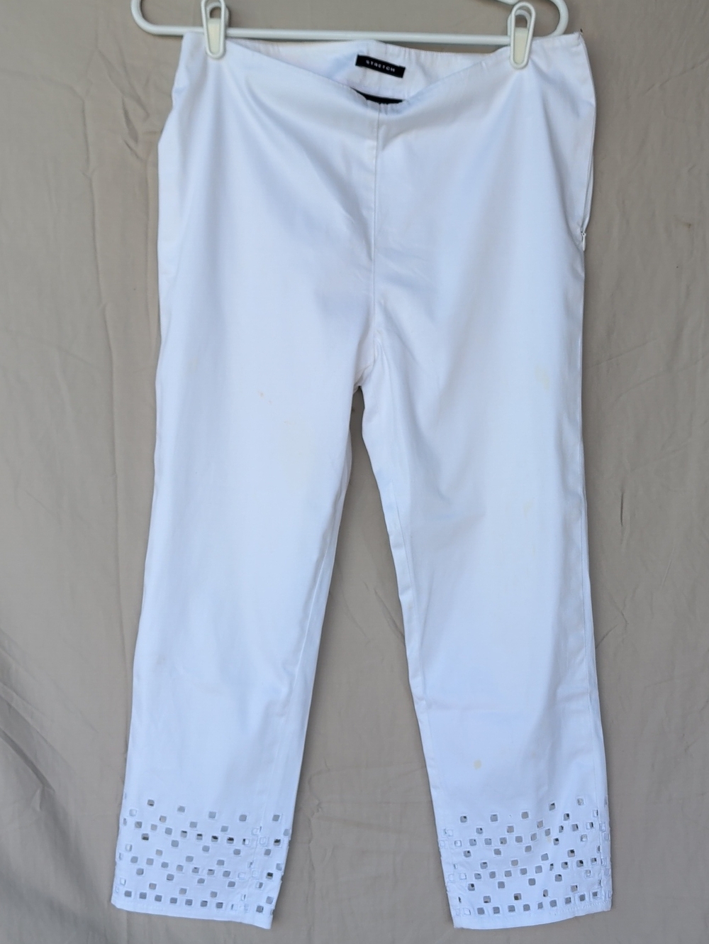 Jones New York White Eyelet Hem Capris Cotton Stretch Versatile Vacation Wear